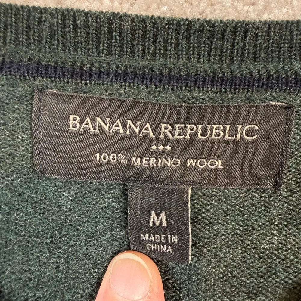Banana Republic V-Neck Sweater Mens Medium Green 100% Merino Wool Long Sleeve
